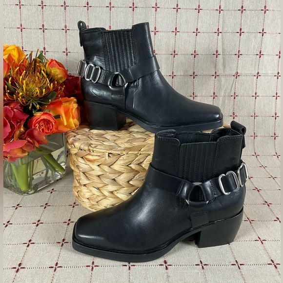 Sam Edelman Shoes - Sam Edelman “Bellamie” Black Leather Chunky Heel Ankle Bootie Square Toe Sz 5.5